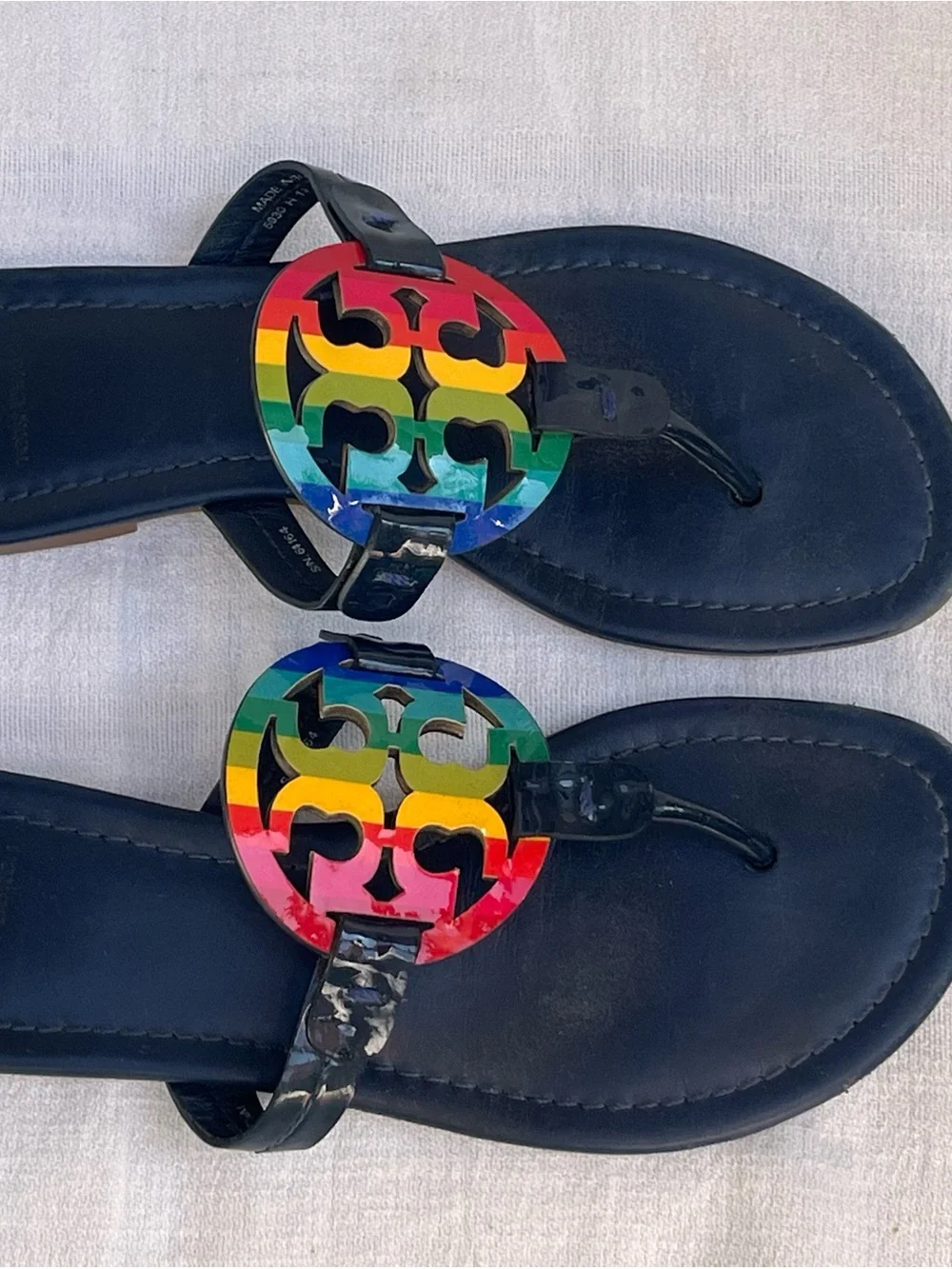 Tory Burch Navy Miller Thong Sandal with Rainbow Logo Medallion Size 7.5